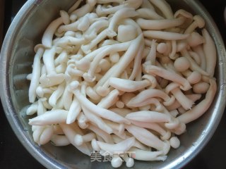 酱烧蟹味菇的做法步骤：1