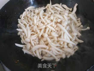 酱烧蟹味菇的做法步骤：4