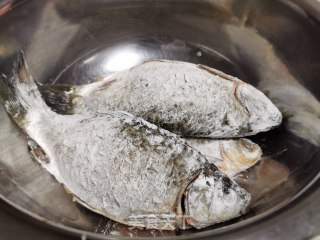 家常鲫鱼的做法步骤：3