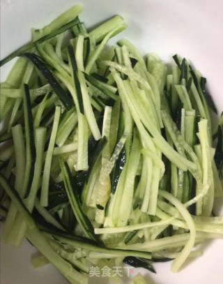 凉拌三丝的做法步骤：1
