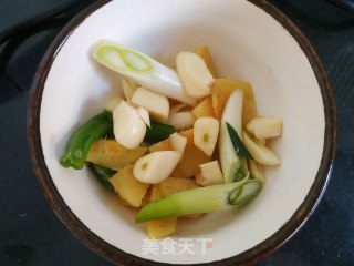 红烧鲢鱼的做法步骤：2