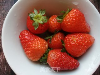 火龙果草莓果盘的做法步骤：4