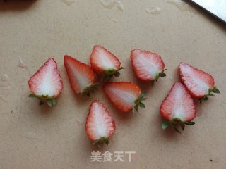 火龙果草莓果盘的做法步骤：5