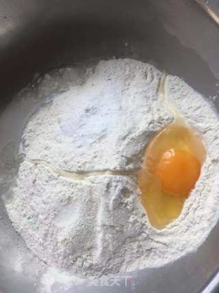 小油条的做法步骤：1