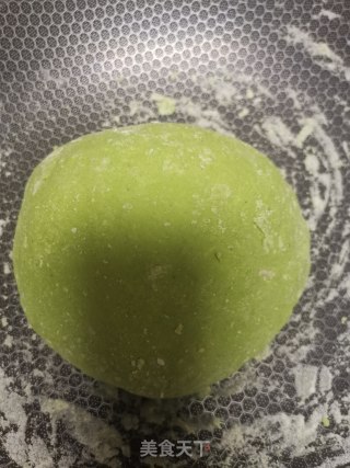 手擀菠菜面的做法步骤：2