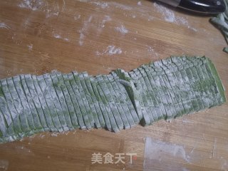 手擀菠菜面的做法步骤：5