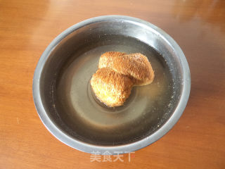 猪肉猴头菇韭菜馅水饺的做法步骤：1