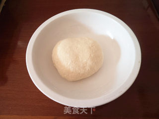 猪肉猴头菇韭菜馅水饺的做法步骤：2