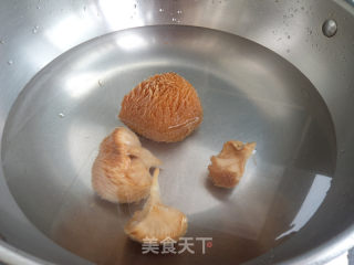 猪肉猴头菇韭菜馅水饺的做法步骤：5