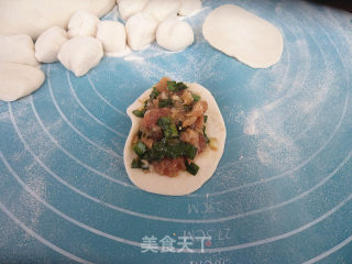 猪肉猴头菇韭菜馅水饺的做法步骤：10