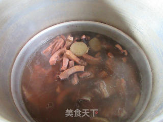 鱿鱼干排骨汤的做法步骤：9