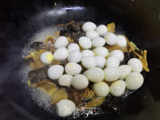 菌菇烧鹌鹑蛋的做法步骤：6
