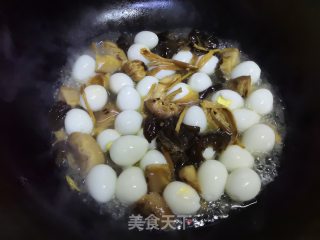 菌菇烧鹌鹑蛋的做法步骤：7