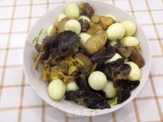 菌菇烧鹌鹑蛋的做法步骤：8