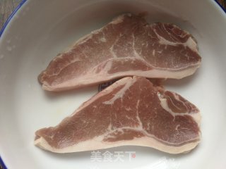 西兰花土豆黑胡椒牛排的做法步骤：1