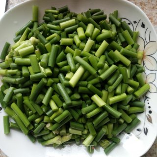 肉末炒蒜苔的做法步骤：1