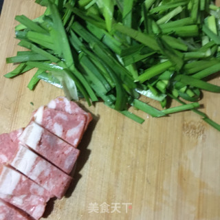 培根炒韭菜的做法步骤：3