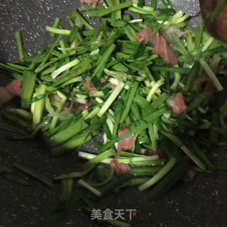 培根炒韭菜的做法步骤：6