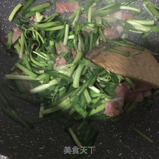 培根炒韭菜的做法步骤：7