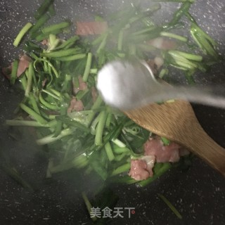 培根炒韭菜的做法步骤：8