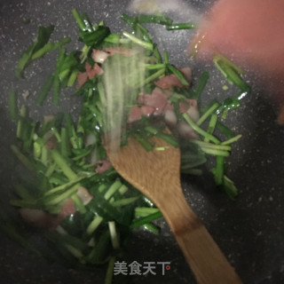 培根炒韭菜的做法步骤：9