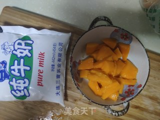 芒果奶昔的做法步骤：2