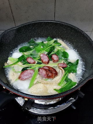 菠菜香肠年糕汤的做法步骤：6