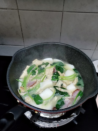 菠菜香肠年糕汤的做法步骤：8