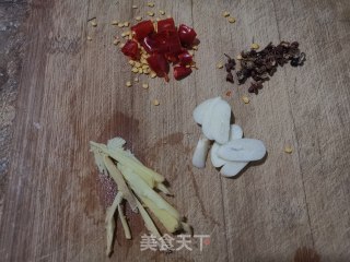 手撕包菜的做法步骤：2