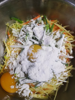 土豆丝饼的做法步骤：2