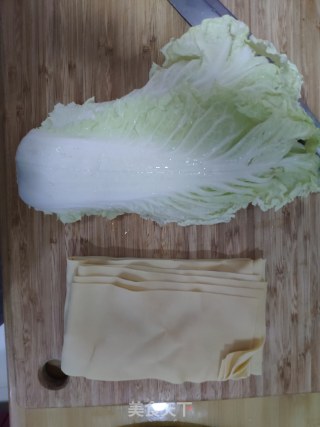 豆腐皮拌白菜的做法步骤：1