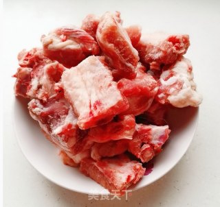 高压锅焖排骨的做法步骤：1