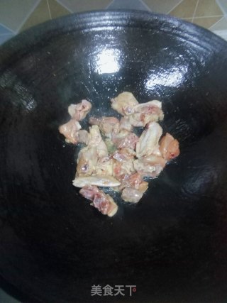 木耳炒鸡肉的做法步骤：5