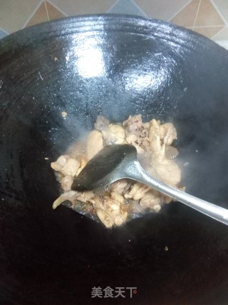 木耳炒鸡肉的做法步骤：6