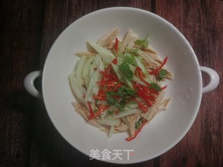 西芹拌腐竹的做法步骤：5