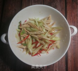 西芹拌腐竹的做法步骤：7