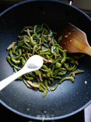 苦瓜炒肉丝的做法步骤：8