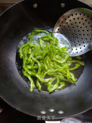 鸡蛋炒苦瓜的做法步骤：3