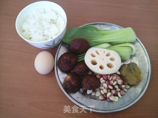 藕丁榨菜炒饭的做法步骤：1