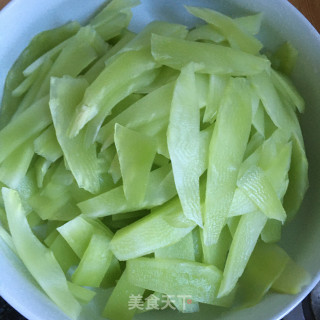 对虾干炒笋片的做法步骤：3