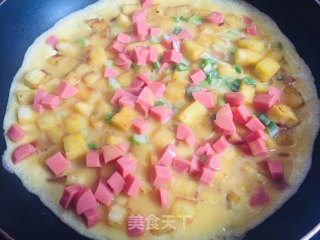 馒头粒肉蛋饼的做法步骤：6