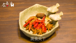 黄豆烧猪尾！超级好吃的家常菜，学会了这道菜，谁还去吃红烧肉和大猪蹄子啊？的做法步骤：5