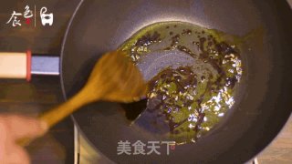 黄豆烧猪尾！超级好吃的家常菜，学会了这道菜，谁还去吃红烧肉和大猪蹄子啊？的做法步骤：6