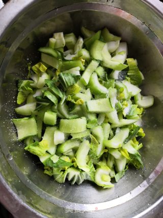 青菜梗炒肉的做法步骤：3
