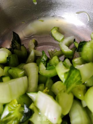 青菜梗炒肉的做法步骤：6