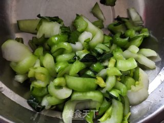 青菜梗炒肉的做法步骤：7