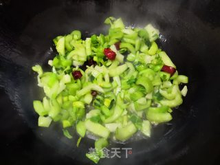 青菜梗炒肉的做法步骤：9