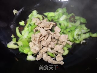 青菜梗炒肉的做法步骤：10