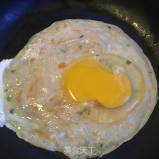 培根鸡蛋手抓饼的做法步骤：4