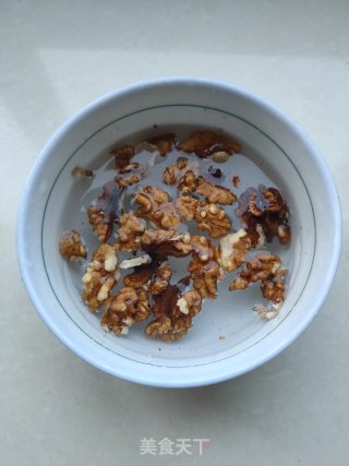蒜香茼蒿核桃仁的做法步骤：3